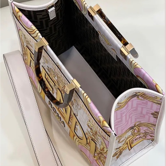 FENDI FENDACE SUNSHINE LEATHER TOTE
Fendi X Versace - Picture 3 of 9